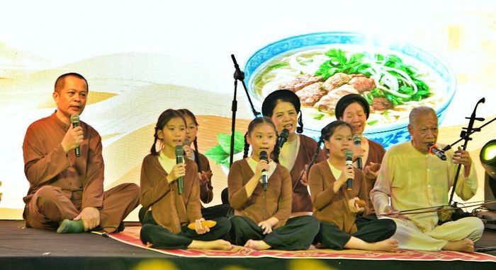 Các buổi biểu diễn ở những địa điểm khác nhau của câu lạc bộ, đã góp phần đưa những làn điệu dân gian vượt ra khỏi không gian truyền thống để hiện diện gần gũi hơn trong đời sống văn hóa đương đại. Đặc biệt là với thế hệ trẻ.