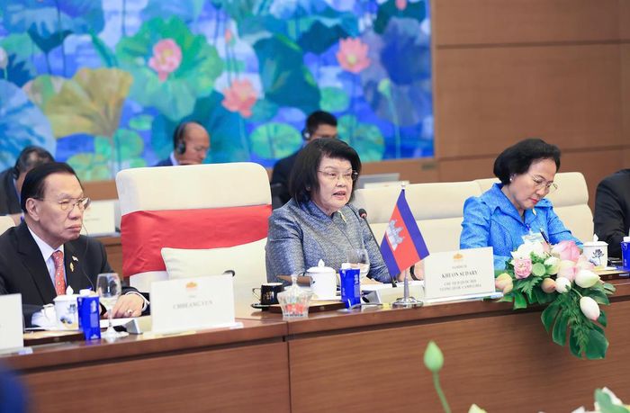 Chủ tịch Quốc hội Vương quốc Campuchia Samdech Khuon Sudary phát biểu tại hội đàm. Ảnh: Viết Chung