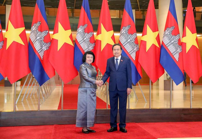 Chủ tịch Quốc hội Trần Thanh Mẫn và Chủ tịch Quốc hội Vương quốc Campuchia Samdech Khuon Sudary. Ảnh: Viết Chung