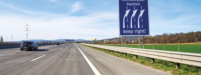  Tài xế ở Đức buộc phải di chuyển ở làn càng về bên phải càng tốt. Ảnh: ÖAMTC. 