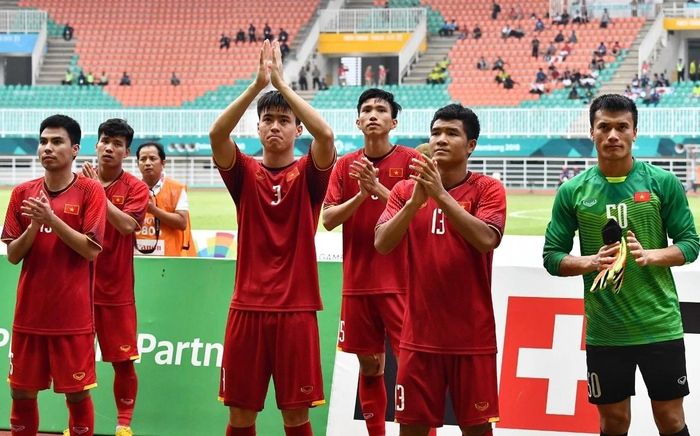  Tuyển Olympic Việt Nam từng lỡ tấm HCĐ ASIAD 2018 trên sân Pakansari. Ảnh: Quang Thịnh. 