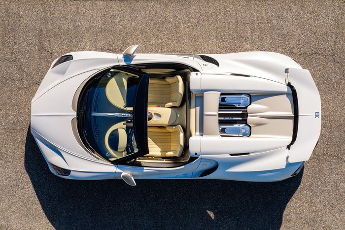  Bugatti W16 Mistral "The last of its kind" vẫn được trang bị động cơ W16 dung tích 8.0L với 4 bộ turbo, sản sinh sức mạnh tối đa 1.600 mã lực và mô-men xoắn cực đại 1.600 Nm. 
