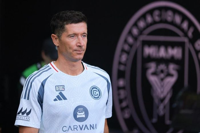  Lewandowski từ chối đề nghị 200 triệu euro từ Saudi Arabia vì muốn tiếp tục khoác áo Barcelona. Ảnh: Reuters. 