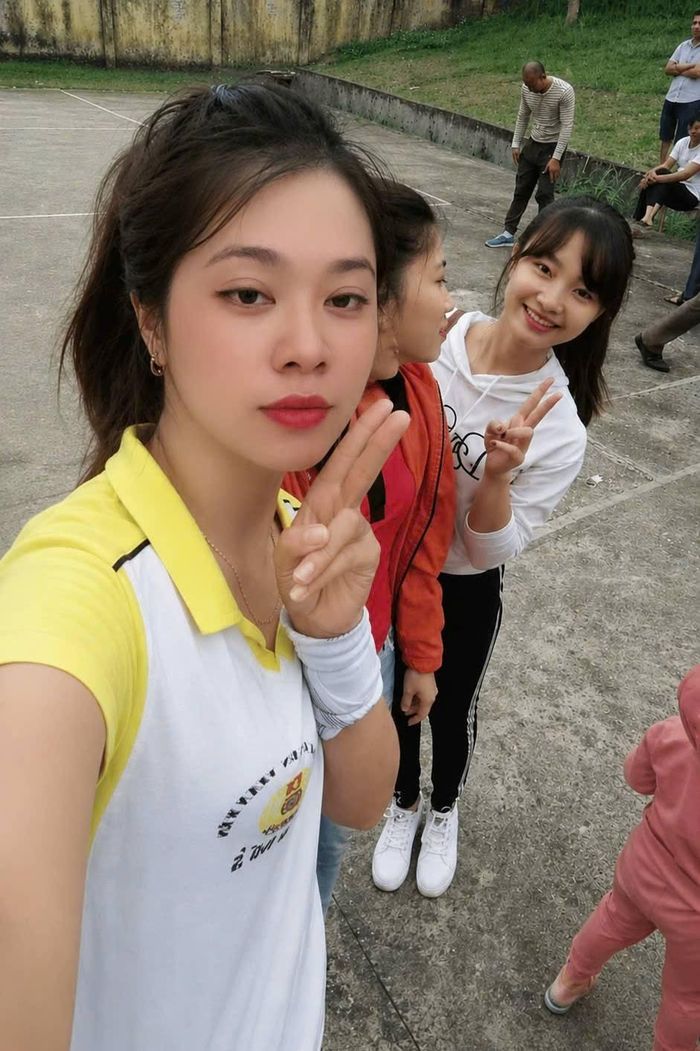  Thắm và Trang có nhiều hình ảnh chung từ thời còn đi học cấp 3. 