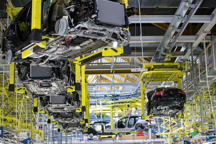  Tiếp nối quá trình cắt giảm 25% chi phí cố định kể từ năm 2019, Mercedes-Benz cho biết từ tháng 6/2026 hãng đã bắt đầu tăng cường các biện pháp nâng cao năng suất trên phạm vi toàn cầu, trong đó ưu tiên các cơ sở sản xuất tại Đức. 