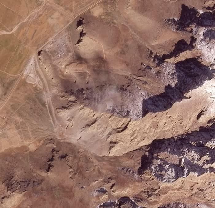  Ảnh do Planet Labs cung cấp cho thấy căn cứ tên lửa của Iran ở phía bắc Kermanshah từng chịu những đòn tấn công nặng nề vào đầu cuộc chiến. Ảnh: Planet Labs. 