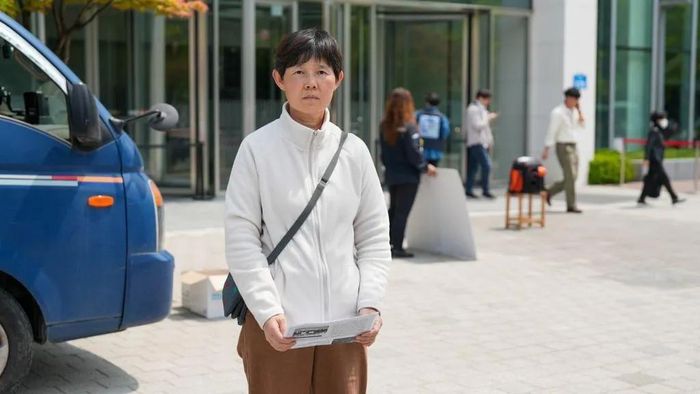  Mẹ của Jang, bà Park, nói rằng những người lao động như con trai bà đang dần trở nên vô hình. Ảnh: BBC. 