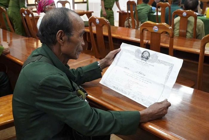 Ông A Dương chỉ mong còn đủ sức khỏe để một ngày nào đó được đón anh trai về với quê hương