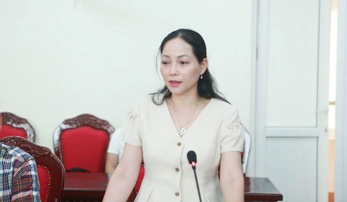 Bà Lê Thị Thanh, Phó Chủ tịch UBND phường Hàm Rồng phát biểu tại Hội nghị