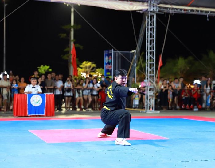 Sau lễ khai mạc đã diễn ra nội dung thi đấu biểu diễn quyền thuật