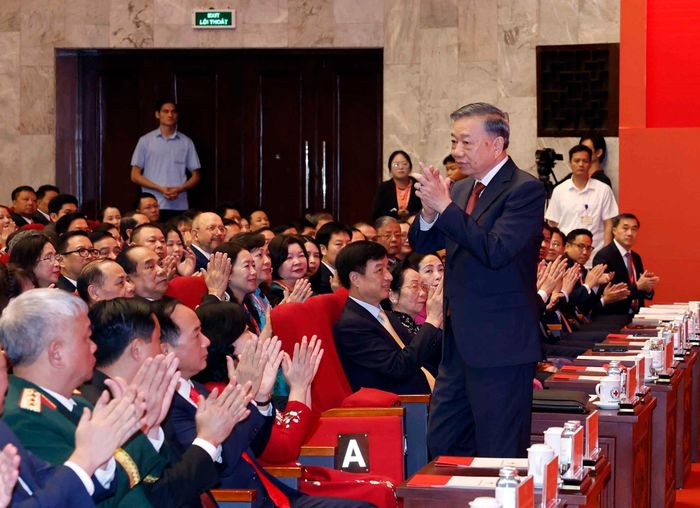 Sáng 28/7/2026, tại Hà Nội, Tổng Bí thư, Chủ tịch nước Tô Lâm cùng nhiều đồng chí Lãnh đạo, nguyên Lãnh đạo Đảng, Nhà nước dự Phiên khai mạc trọng thể Đại hội đại biểu toàn quốc Hội Chữ thập đỏ Việt Nam lần thứ XII, nhiệm kỳ 2026 – 2031. Ảnh: Thống Nhất - TTXVN