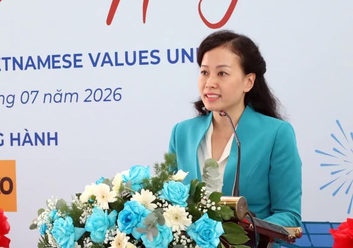 Phó Giám đốc Sở Công thương Đà Nẵng Đỗ Thị Quỳnh Trâm phát biểu khai trương điểm trưng bày sản phẩm "Tinh hoa Đà Nẵng". Ảnh: Trần Lê Lâm - TTXVN