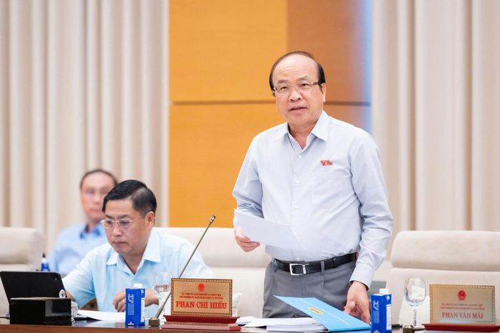 Chủ nhiệm Ủy ban Pháp luật và Tư pháp Phan Chí Hiếu phát biểu