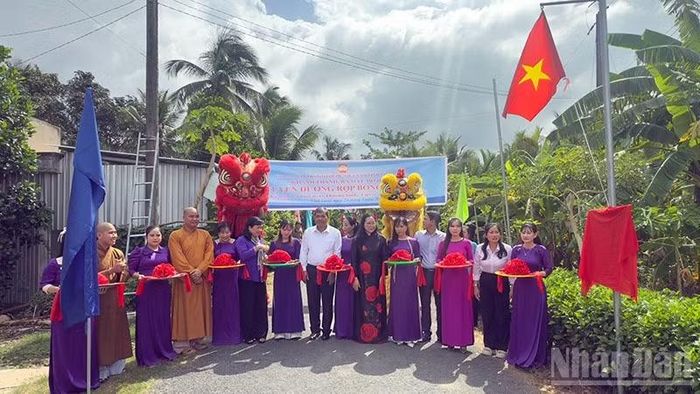 Nghi thức khánh thành "Tuyến đường rợp bóng cờ bay".