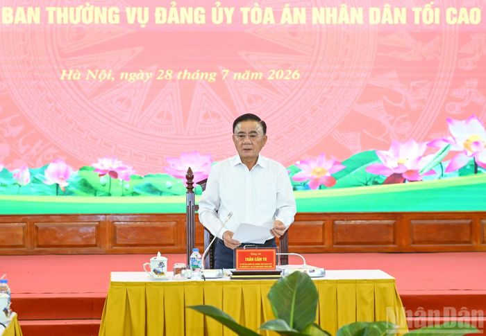 Thường trực Ban Bí thư Trần Cẩm Tú, Bí thư Đảng ủy các cơ quan Đảng Trung ương phát biểu định hướng các nội dung thảo luận tại hội nghị. (Ảnh: DUY LINH)