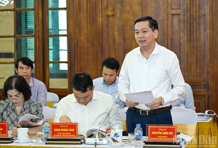 Phó Bí thư Thường trực Đảng ủy các cơ quan Đảng Trung ương Nguyễn Long Hải phát biểu tại hội nghị. (Ảnh: DUY LINH)