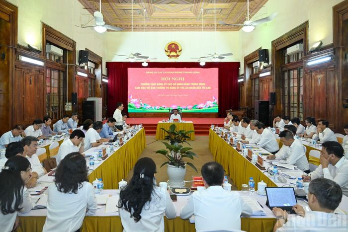Quang cảnh Hội nghị Thường trực Đảng ủy các cơ quan Đảng Trung ương làm việc với Ban Thường vụ Đảng ủy Tòa án nhân dân tối cao. (Ảnh: DUY LINH)