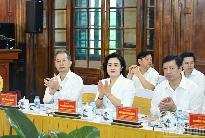 Chánh án Tòa án nhân dân tối cao Nguyễn Văn Quảng và các đồng chí Ban Thường vụ Đảng ủy Tòa án nhân dân tối cao dự hội nghị. (Ảnh: DUY LINH)