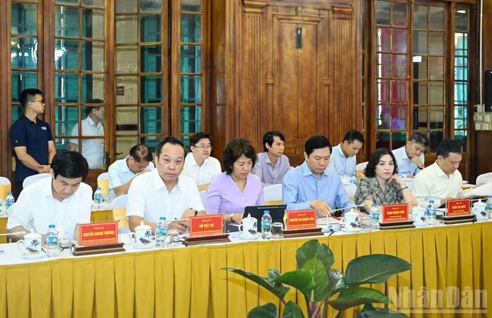  Đại diện lãnh đạo Đảng ủy các cơ quan Đảng Trung ương và các ban Đảng Trung ương dự hội nghị. (Ảnh: DUY LINH) 