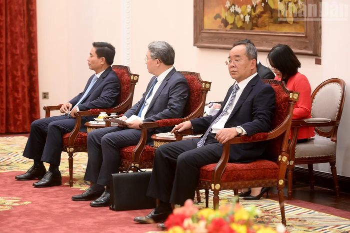  Các đại biểu Việt Nam dự cuộc tiếp. 