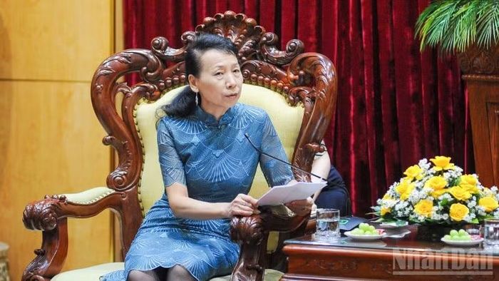 Tổng Lãnh sự Trung Quốc tại Đà Nẵng Đổng Bích Du phát biểu tại buổi tiếp.