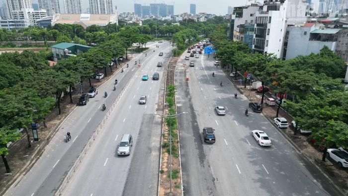  Trong nhiều tháng qua, tuyến đường Võ Chí Công chịu ảnh hưởng bởi việc thi công hệ thống cống hộp ngầm thuộc Dự án cải tạo kênh Thụy Phương. 