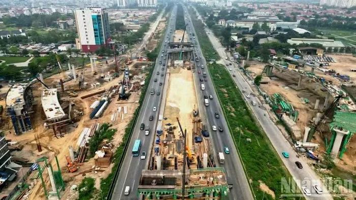 Với quy mô lớn, thiết kế hiện đại và tiến độ đang được đẩy nhanh, nút giao Vành đai 3,5-Đại lộ Thăng Long được kỳ vọng sẽ trở thành một trong những điểm nhấn hạ tầng quan trọng của Hà Nội trong giai đoạn tới. (Ảnh: Thùy Linh)
