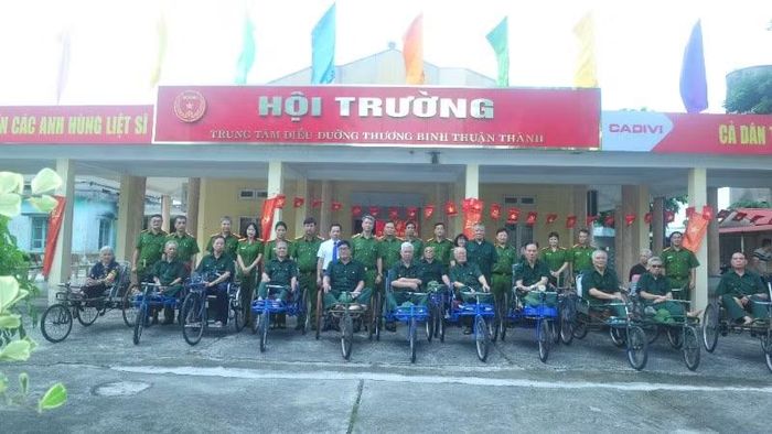 Biết ơn sự hy sinh to lớn của thế hệ đi trước vì độc lập, tự do của Tổ quốc.