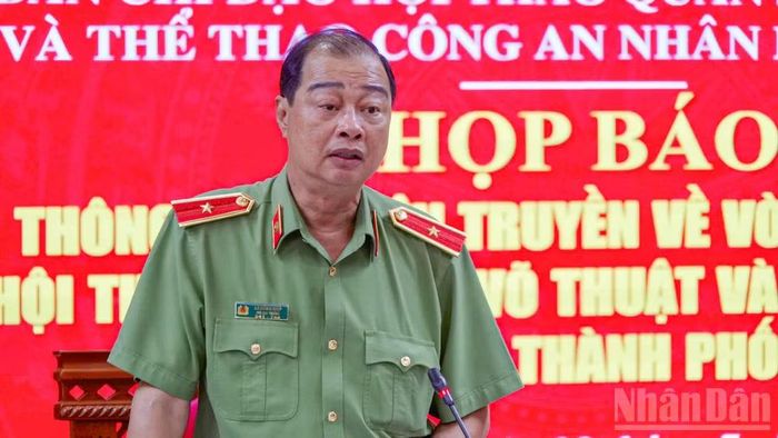 Thiếu tướng Lê Hồng Hiệp - Phó Cục trưởng Cục Công tác Đảng và công tác chính trị (X03), Phó trưởng Ban chỉ đạo Hội thao, phát biểu tại buổi họp báo.