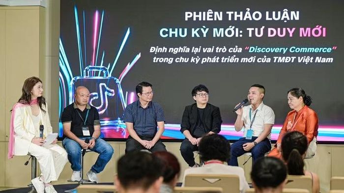 Các đại biểu tham gia thảo luận về thương mại điện tử trong bối cảnh mới.