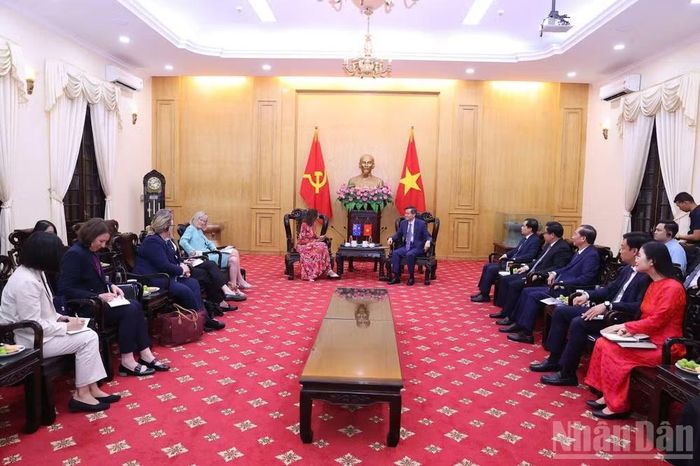 Quang cảnh buổi tiếp. (Ảnh: PHẠM CƯỜNG)