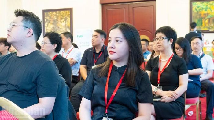 Chị Lưu Sỹ Bình, Tổng Giám đốc Bộ phận Hội chợ-triển lãm của công ty iFresh, Trung Quốc.