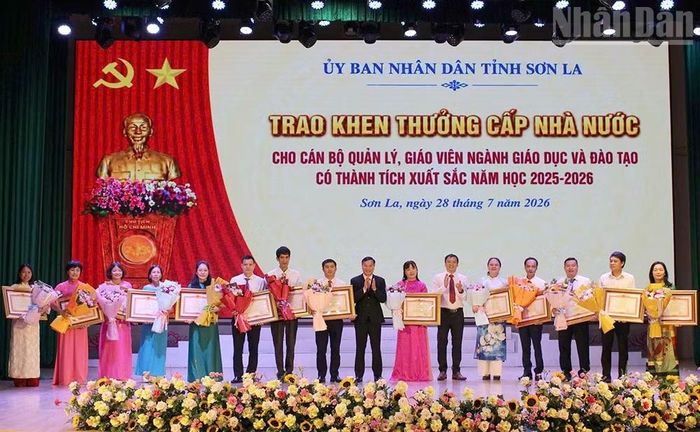 Nhiều tập thể, cá nhân đã được vinh danh trong dịp này.