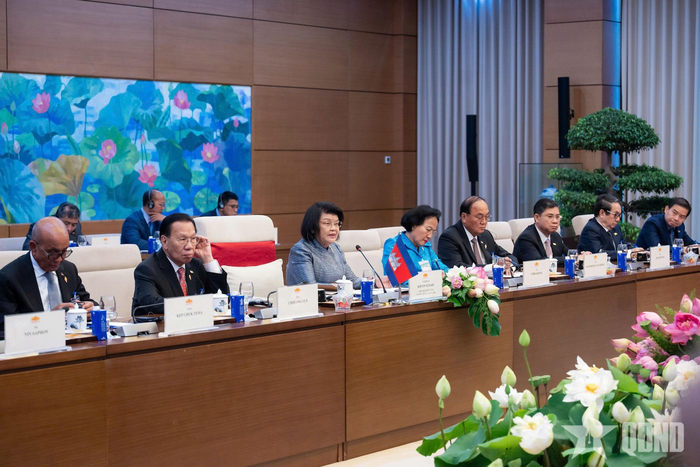 Chủ tịch Quốc hội Vương quốc Campuchia Samdech Khuon Sudary và các đại biểu đoàn Campuchia.