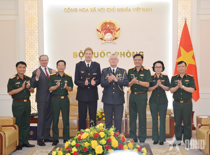 Các đại biểu chụp ảnh chung. 