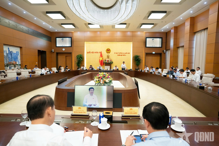  Quang cảnh phiên họp.