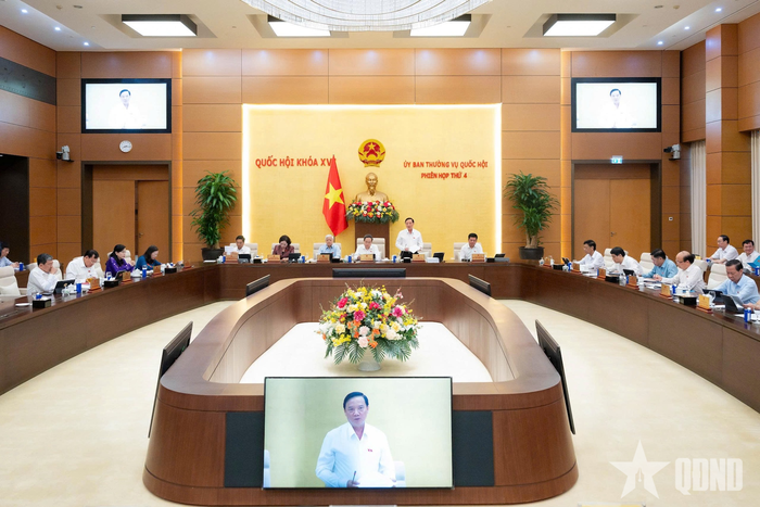  Quang cảnh phiên họp.