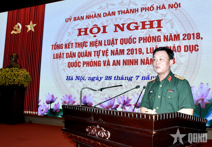 Thiếu tướng Đào Văn Nhận, Tư lệnh Bộ tư lệnh Thủ đô Hà Nội phát biểu tại hội nghị.
