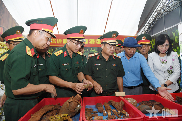 Nhiều di vật của liệt sĩ được quy tập cùng hài cốt liệt sĩ tại xã Minh Đức. 