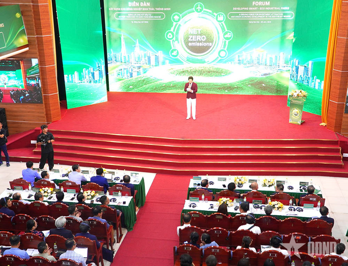 Quang cảnh diễn đàn. 