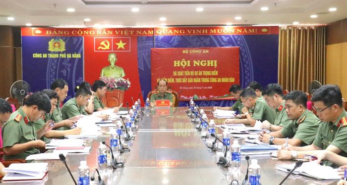Thiếu tướng Nguyễn Hữu Hợp chủ trì tại điểm cầu Công an TP Đà Nẵng.