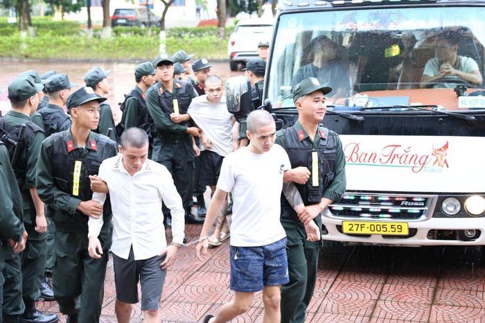 Ban Chuyên án di lý 40 đối tượng trong đường dây lừa đảo về Công an tỉnh Lai Châu.