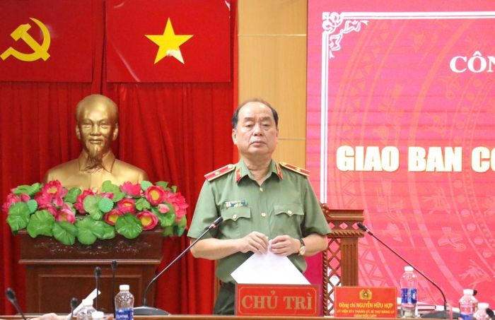 Thiếu tướng Nguyễn Hữu Hợp phát biểu kết luận hội nghị