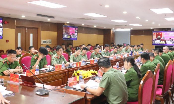 Tham dự hội nghị có các đồng chí trong Ban Giám đốc Công an thành phố, lãnh đạo các đơn vị nghiệp vụ Công an TP
