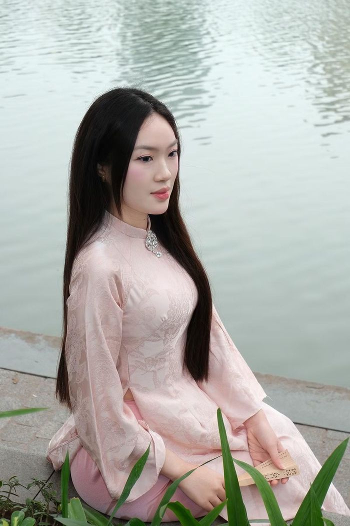Với hành trang là trí tuệ, bản lĩnh, lòng nhân ái và sự tự hào sâu sắc về văn hóa dân tộc, Nguyên Hoa đã sẵn sàng chinh phục hành trình tại "Hoa hậu Việt Nam 2026".
