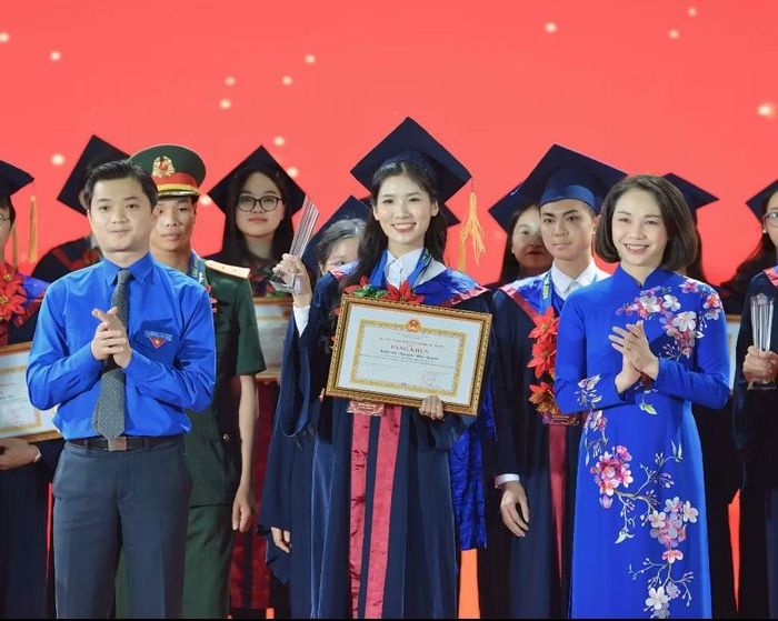Như Quỳnh vinh dự khi trở thành thủ khoa xuất sắc TP. Hà Nội năm 2024.
