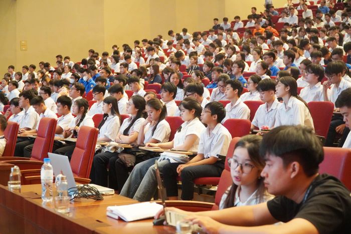  Hội thảo thu hút hàng trăm học sinh, sinh viên tham dự 