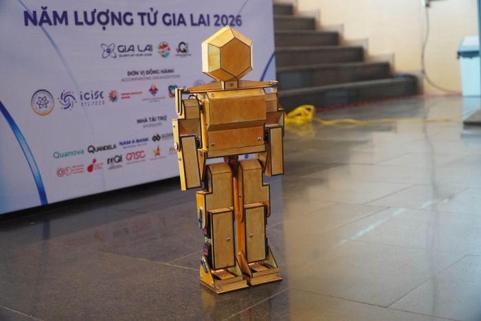  Mô hình ro-bot tích hợp AI thu nhỏ được nhóm STEM phát triển trưng bày tại sự kiện 