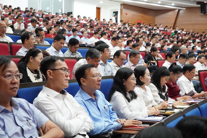  Các học viên tham gia lớp bồi dưỡng, cập nhật kiến thức, kỹ năng. Ảnh: PHƯƠNG UYÊN 