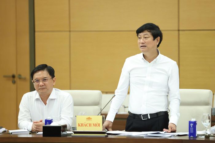  Chủ tịch HĐND TPHCM Võ Văn Minh phát biểu tại phiên họp. Ảnh: QUANG PHÚC 